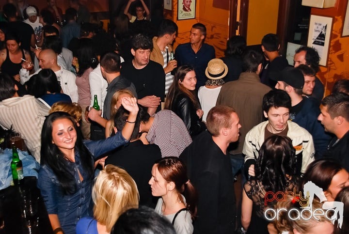 Atmosferă de party în Lord's, Lord's Pub