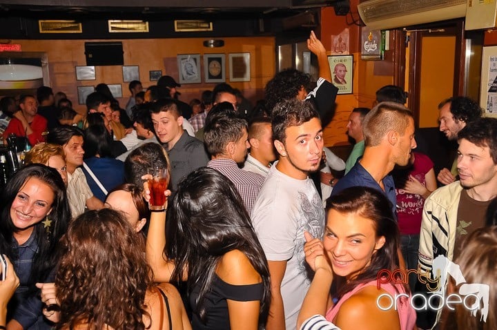 Atmosferă de party în Lord's, Lord's Pub