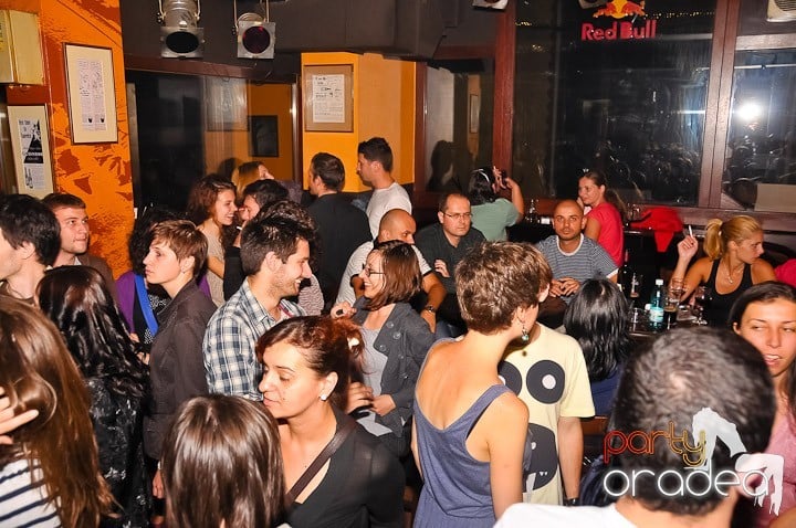 Atmosferă de party în Lord's, Lord's Pub