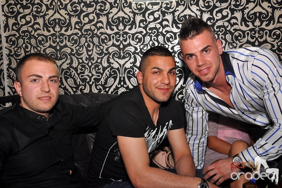 Atmosferă incendiară în Club Life, 