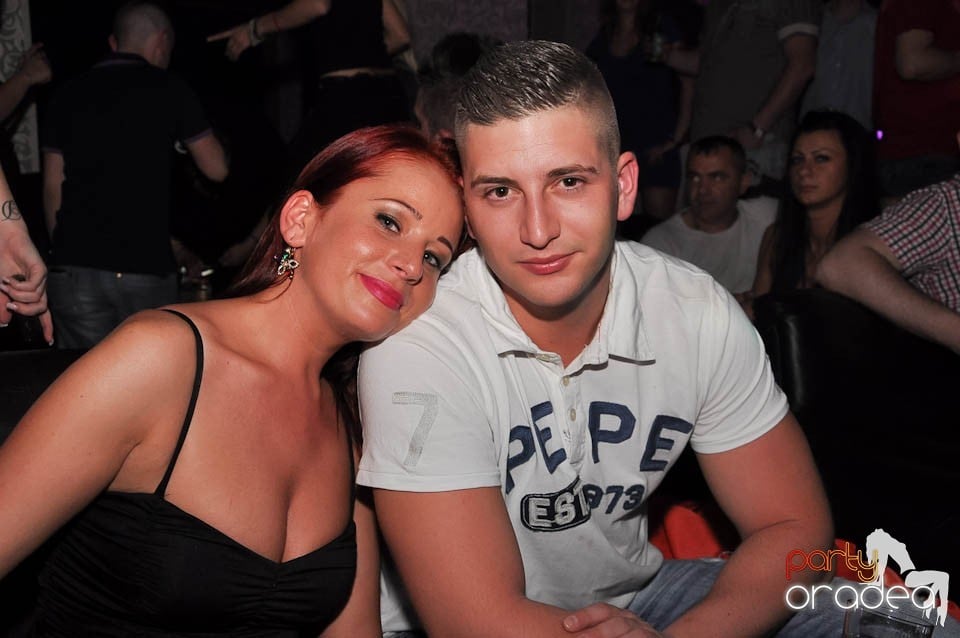 Atmosferă incendiară în Club Life, 