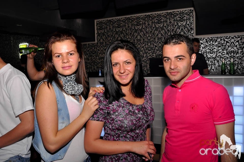 Atmosferă incendiară în Club Life, 