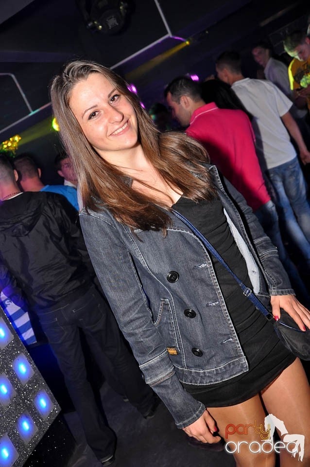 Atmosferă incendiară în Club Life, 