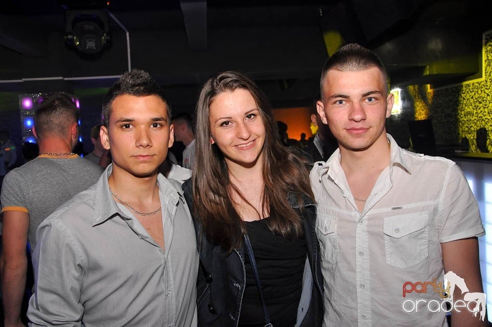 Atmosferă incendiară în Club Life, 