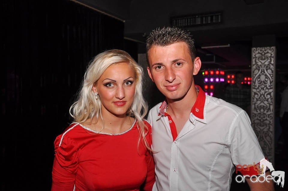 Atmosferă incendiară în Club Life, 