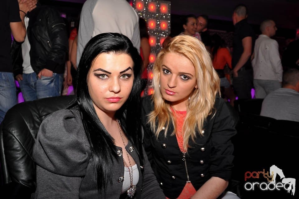 Atmosferă incendiară în Club Life, 