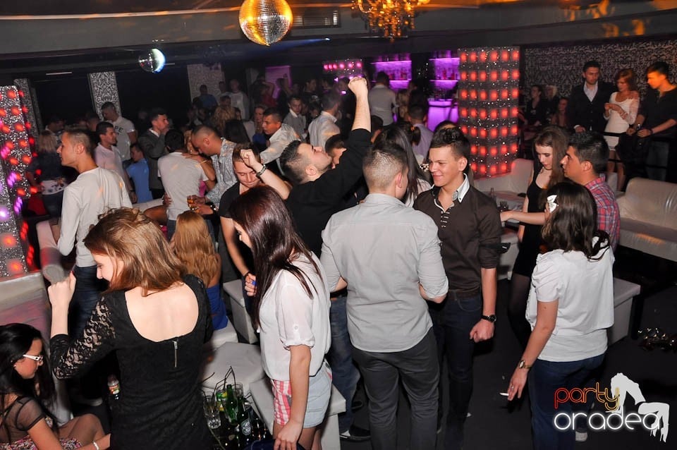 Atmosferă incendiară în Club Life, 