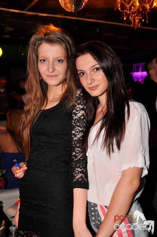 Atmosferă incendiară în Club Life, 