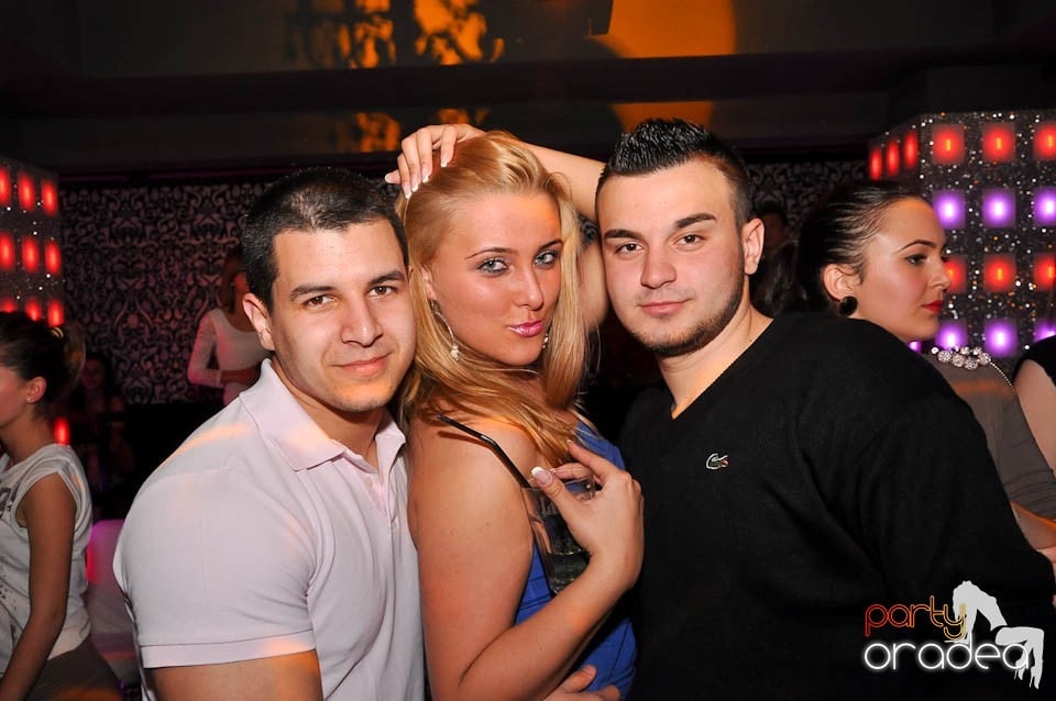 Atmosferă incendiară în Club Life, 