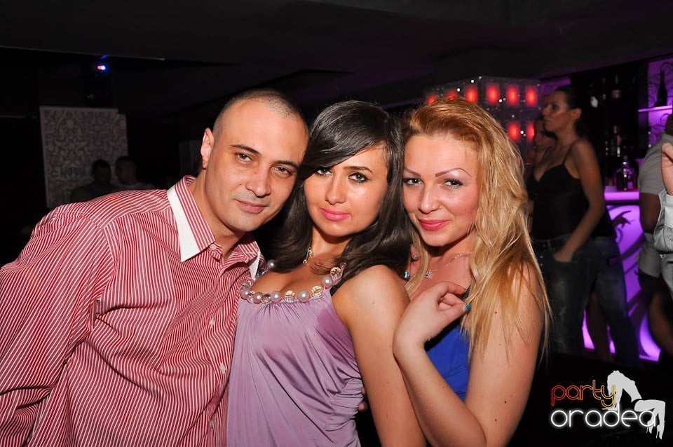 Atmosferă incendiară în Club Life, 