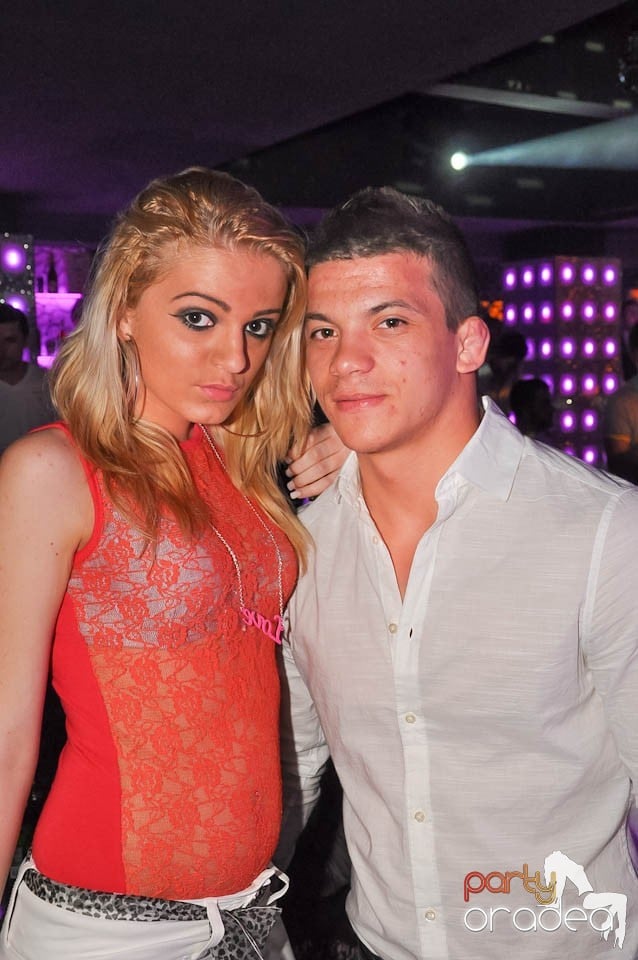 Atmosferă incendiară în Club Life, 