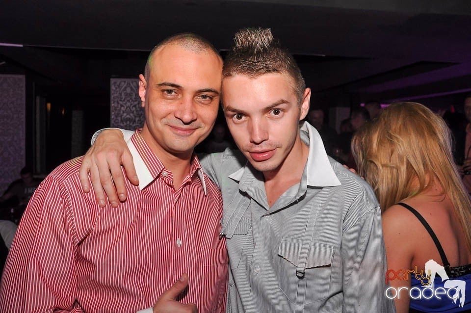 Atmosferă incendiară în Club Life, 