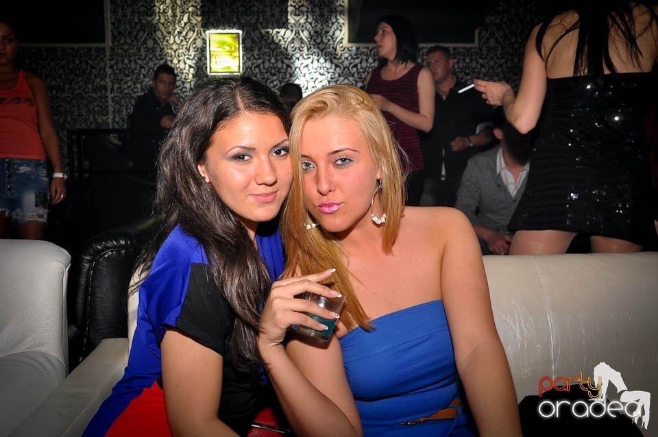 Atmosferă incendiară în Club Life, 