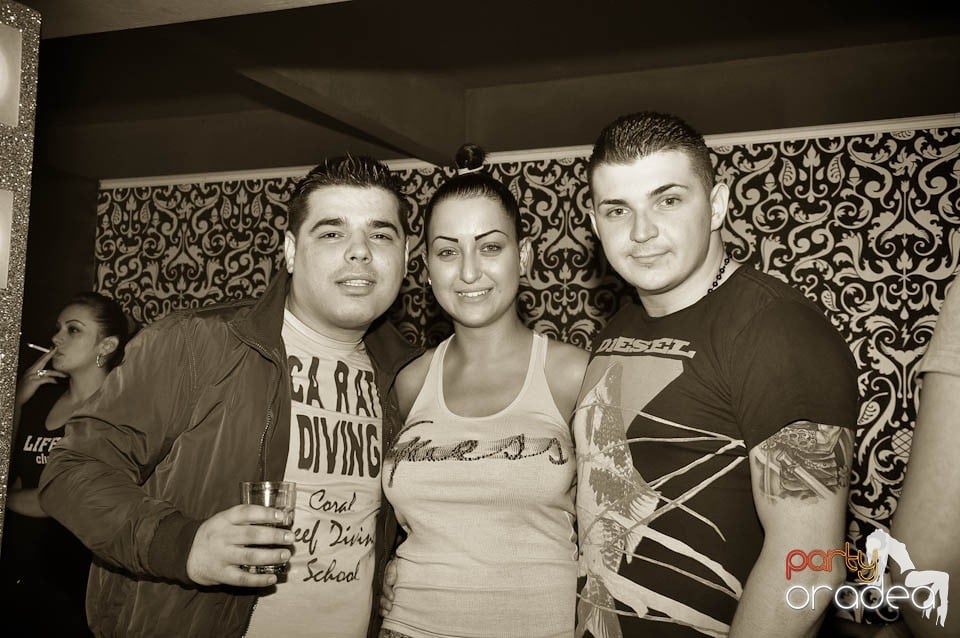 Atmosferă incendiară în Club Life, 