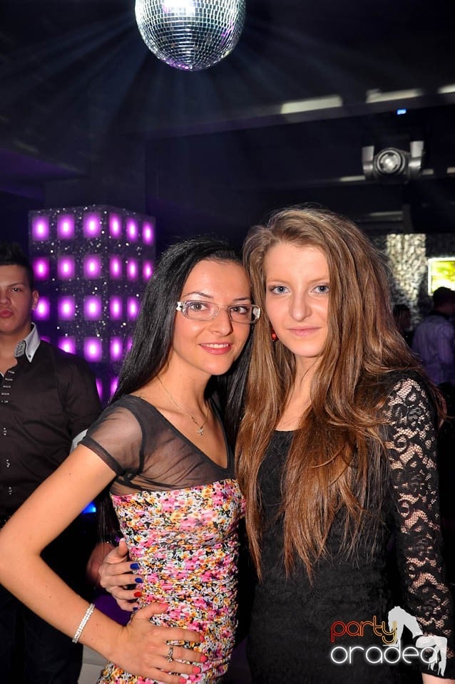 Atmosferă incendiară în Club Life, 