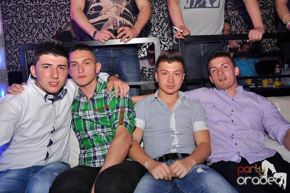 Atmosferă incendiară în Club Life, 