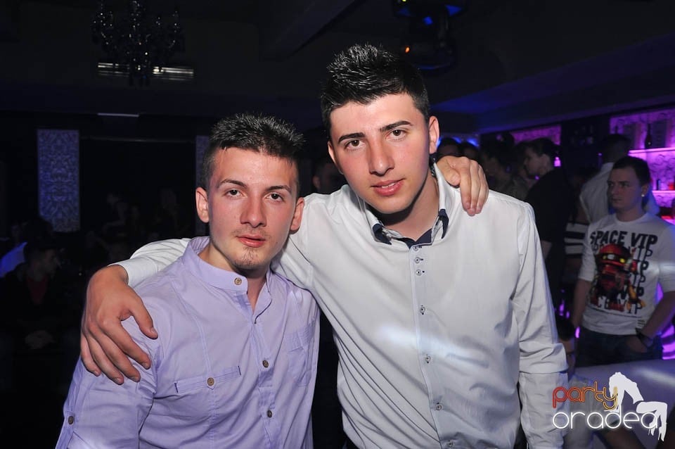 Atmosferă incendiară în Club Life, 