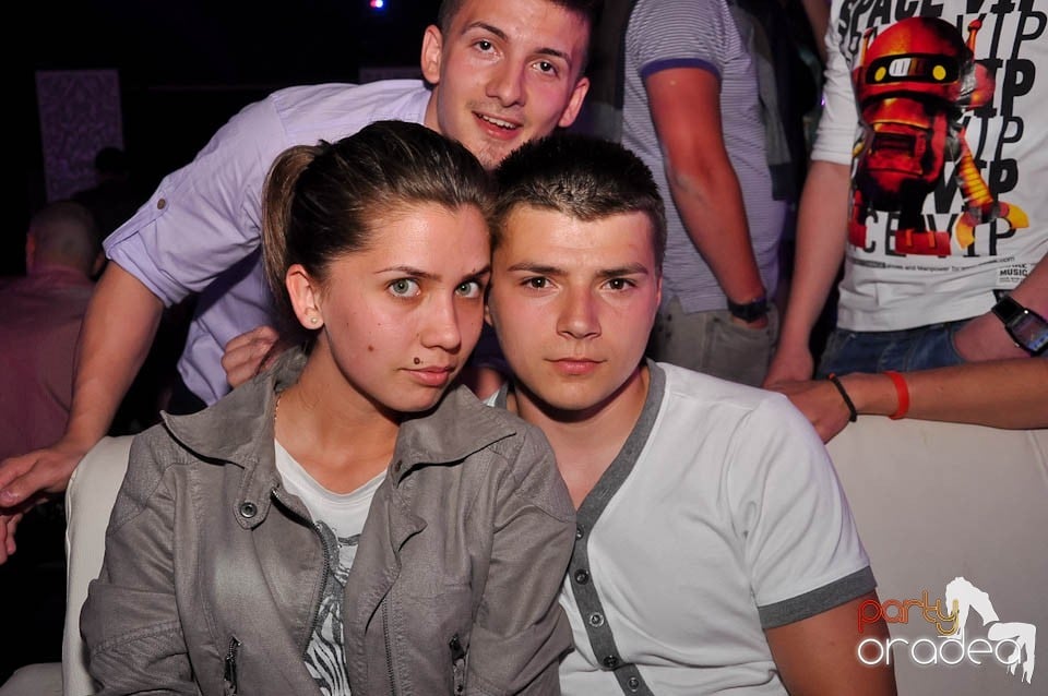 Atmosferă incendiară în Club Life, 