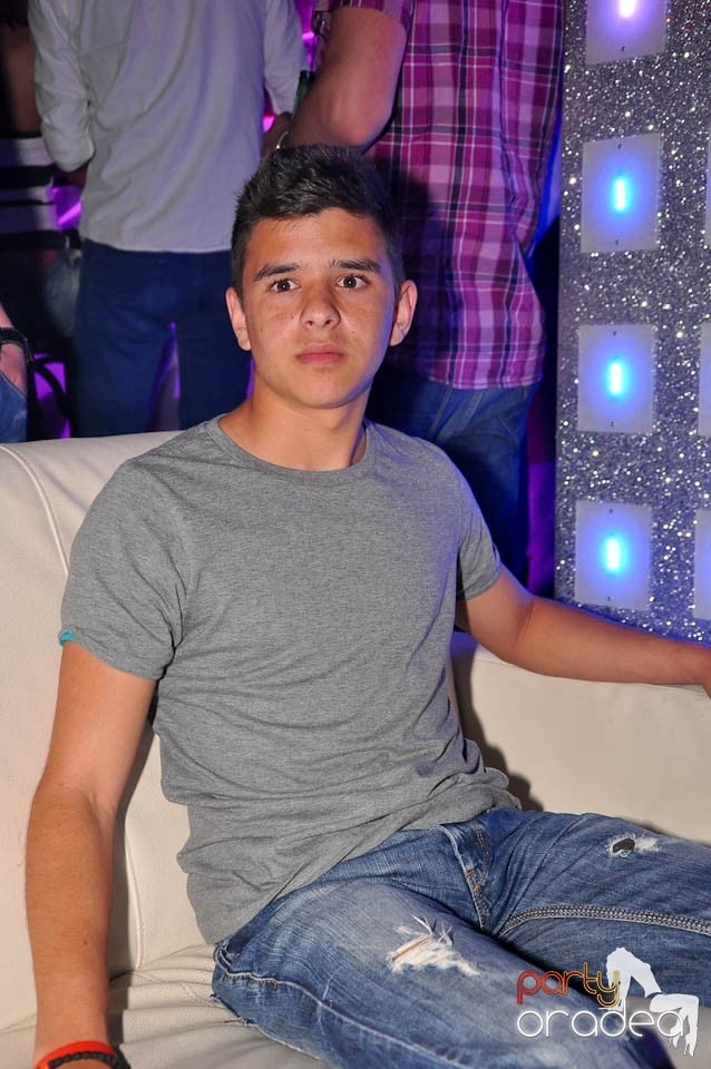 Atmosferă incendiară în Club Life, 