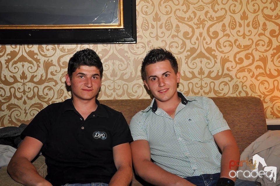 Atmosferă incendiară în Club Life, 