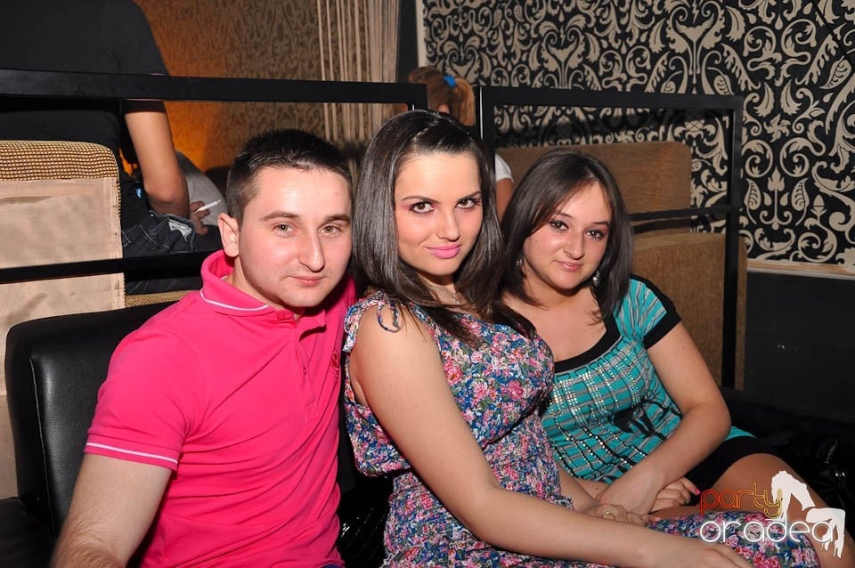 Atmosferă incendiară în Club Life, 