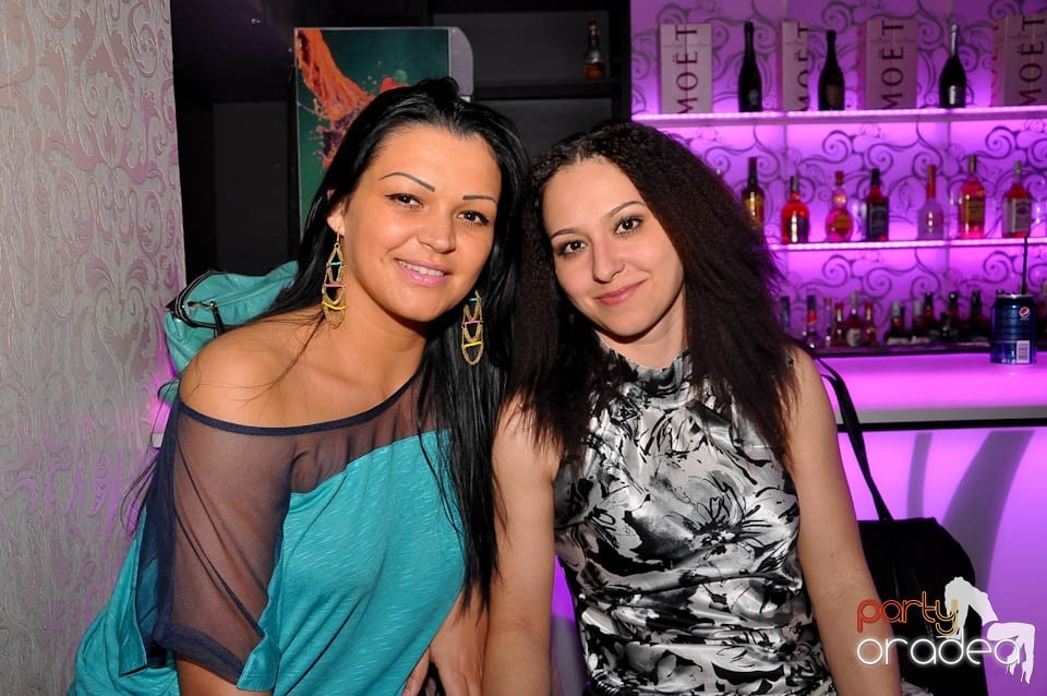 Atmosferă incendiară în Club Life, 