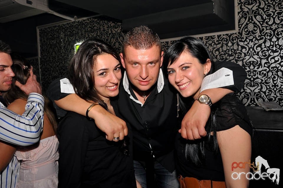 Atmosferă incendiară în Club Life, 