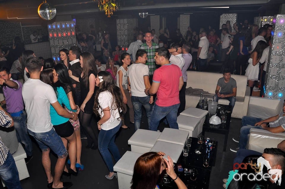 Atmosferă incendiară în Club Life, 
