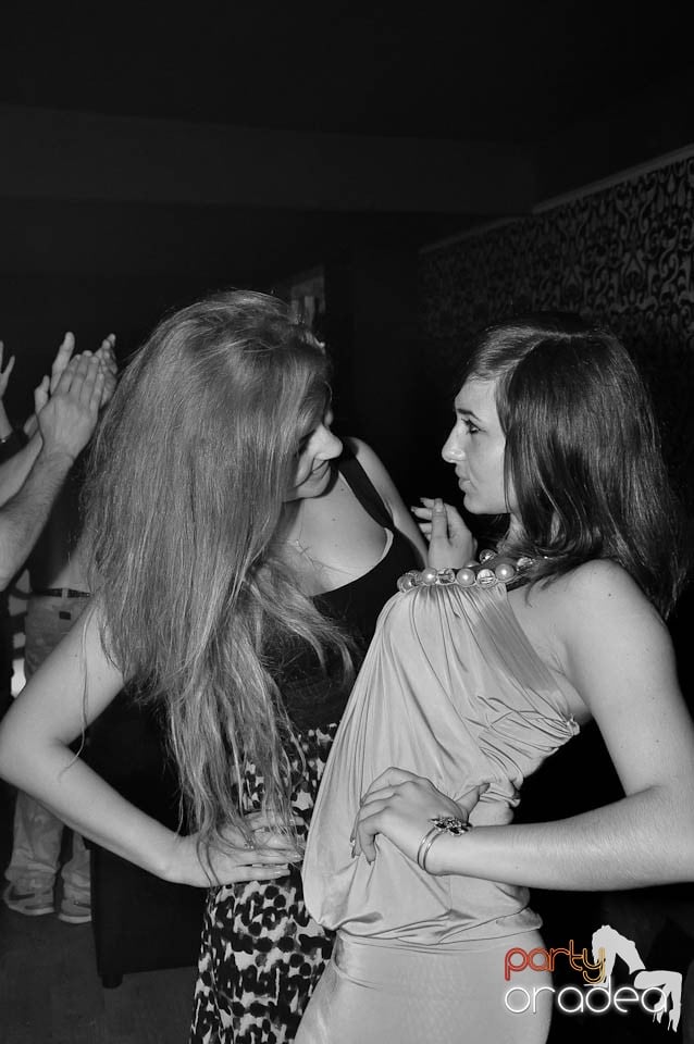 Atmosferă incendiară în Club Life, 