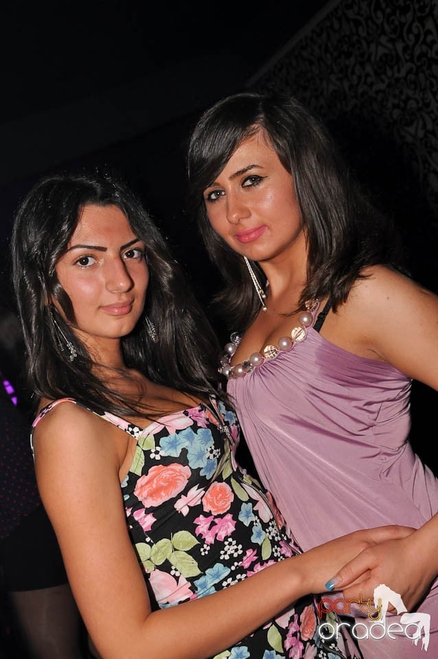 Atmosferă incendiară în Club Life, 