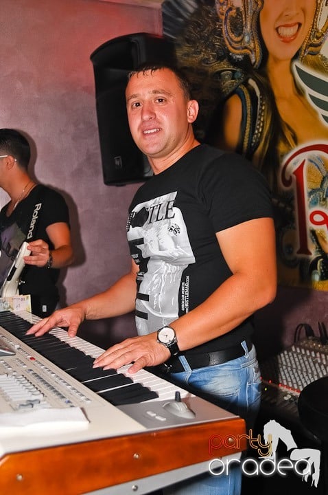 Atmosferă incendiară în Club Rio, 