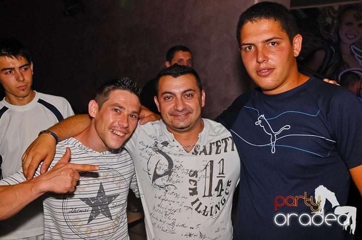 Atmosferă incendiară în Club Rio, 