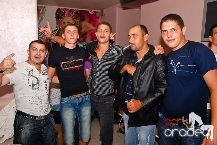 Atmosferă incendiară în Club Rio, 