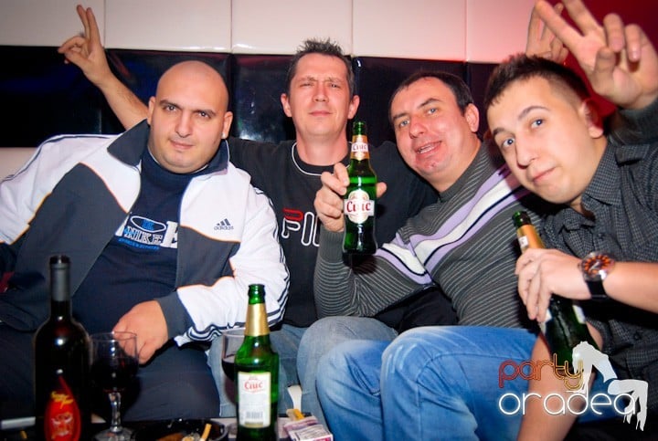 Atmosferă încinsă în Club Atti's, 