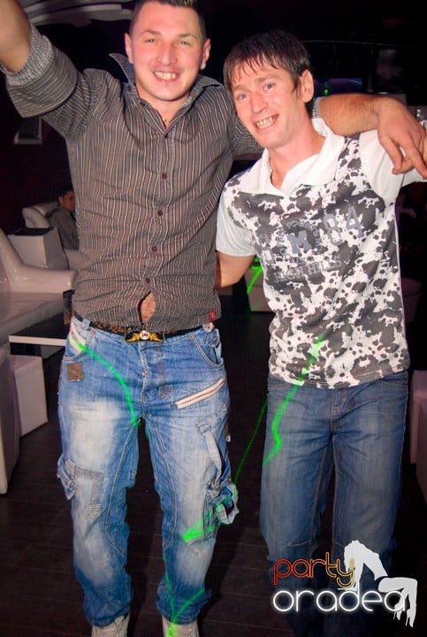 Atmosferă încinsă în Club Atti's, 