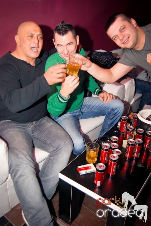 Atmosferă încinsă în Club Atti's, 