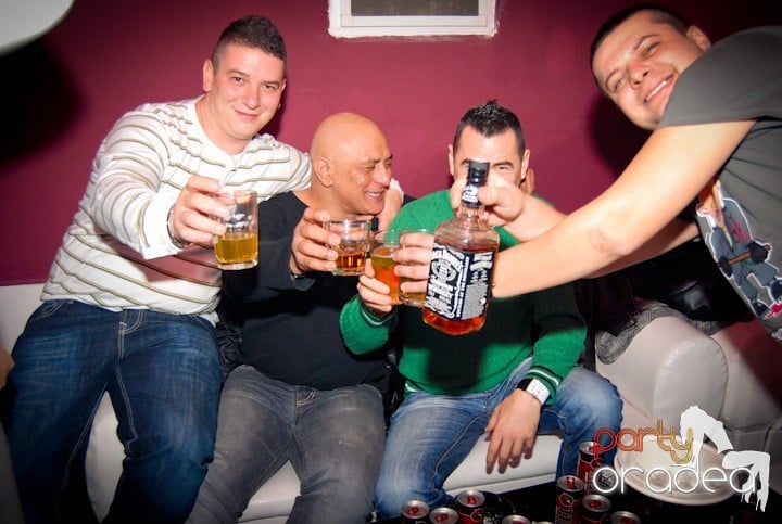 Atmosferă încinsă în Club Atti's, 