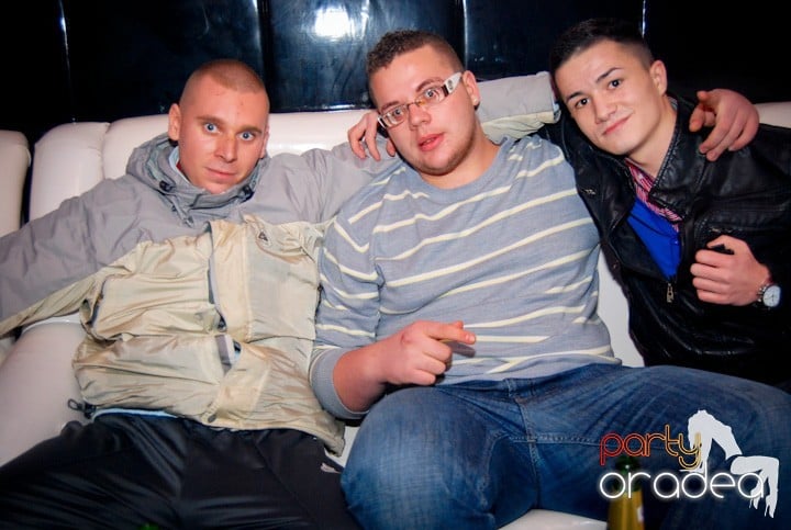 Atmosferă încinsă în Club Atti's, 