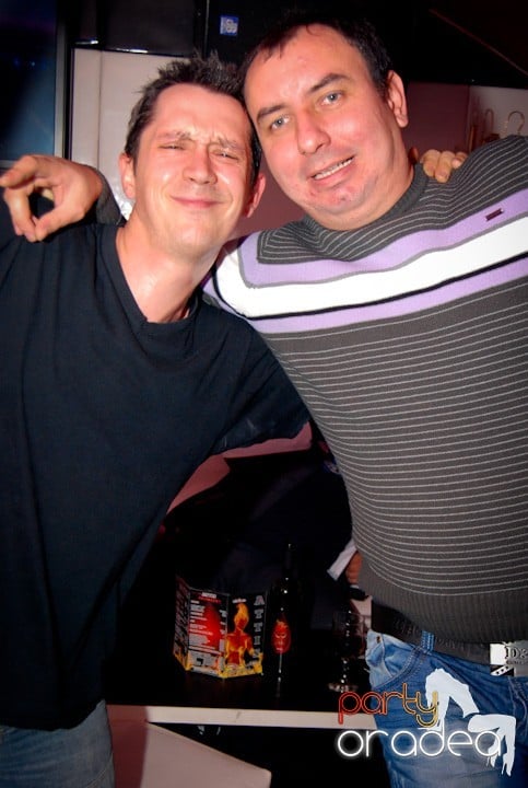 Atmosferă încinsă în Club Atti's, 