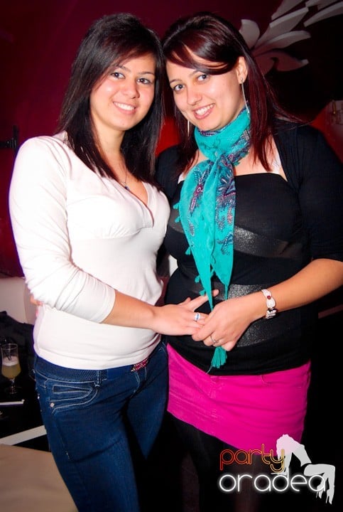 Atmosferă încinsă în Club Atti's, 