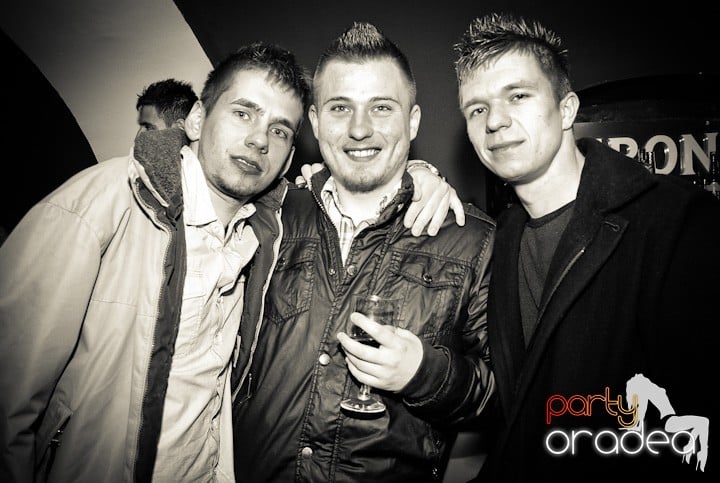 Atmosferă încinsă în Club Atti's, 