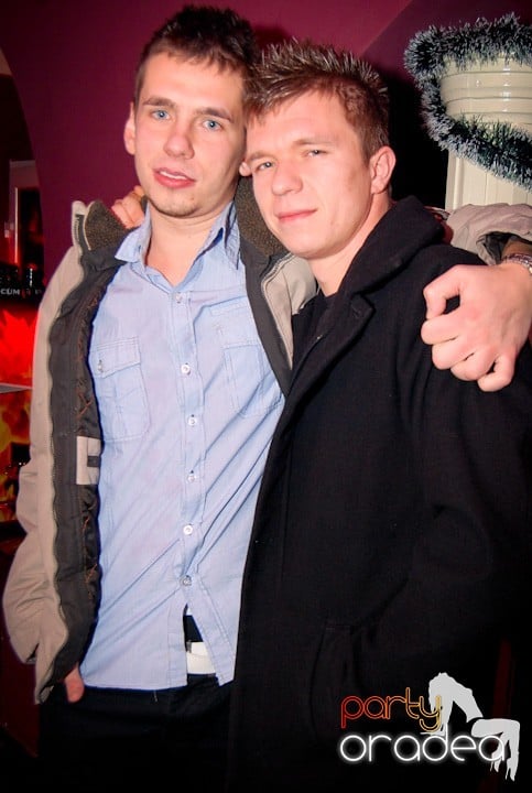 Atmosferă încinsă în Club Atti's, 