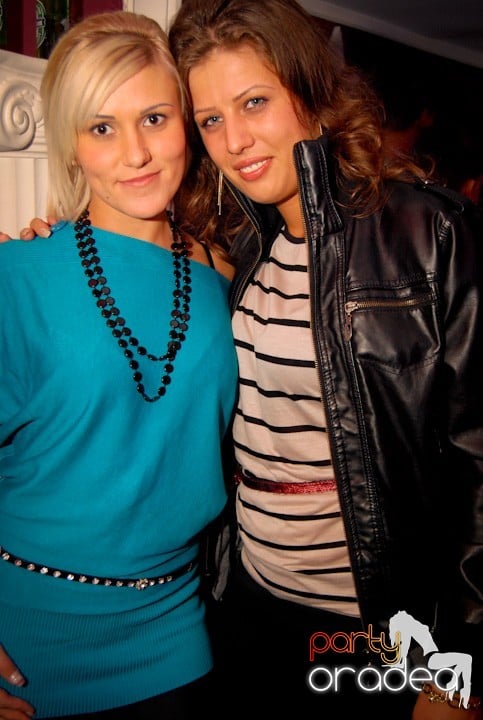 Atmosferă încinsă în Club Atti's, 