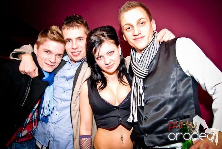 Atmosferă încinsă în Club Atti's, 