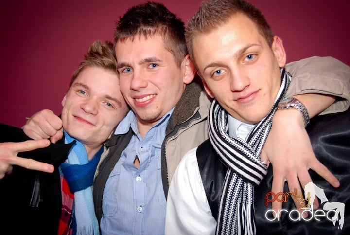 Atmosferă încinsă în Club Atti's, 