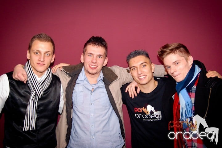 Atmosferă încinsă în Club Atti's, 