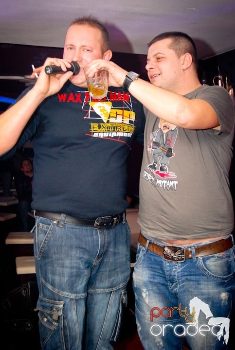 Atmosferă încinsă în Club Atti's, 