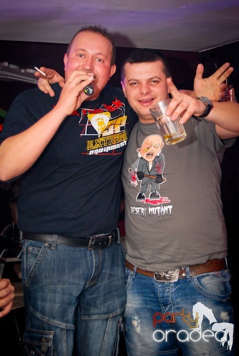 Atmosferă încinsă în Club Atti's, 