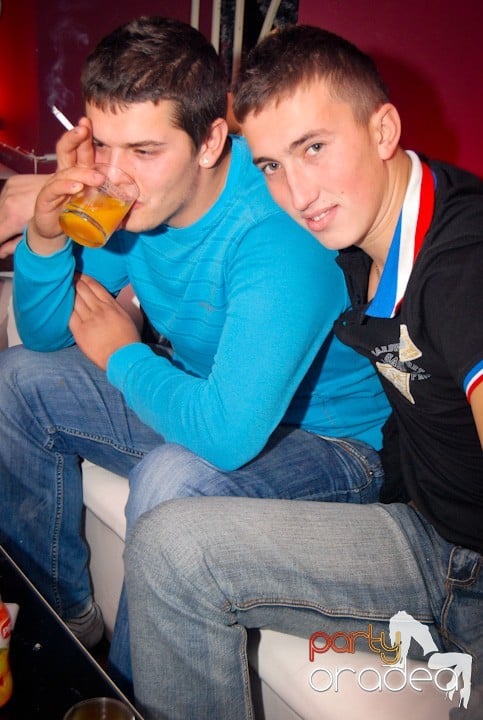 Atmosferă încinsă în Club Atti's, 