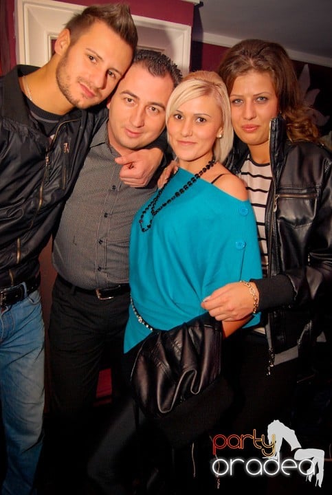 Atmosferă încinsă în Club Atti's, 